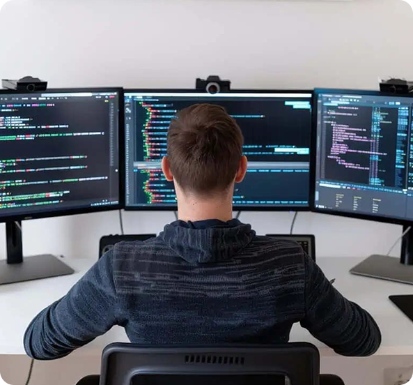 DevOps инженер управляет инфраструктурой и CI/CD